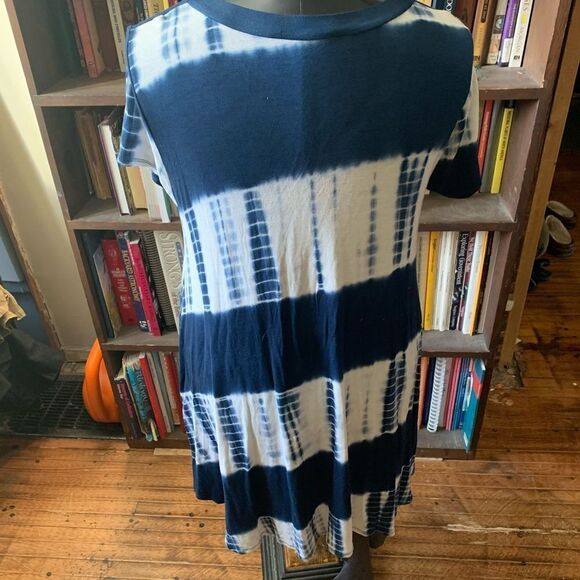 Peyton Jensen Evereve blue tie dye M scoop neck short sleeve flowy tunic - Picture 2 of 3